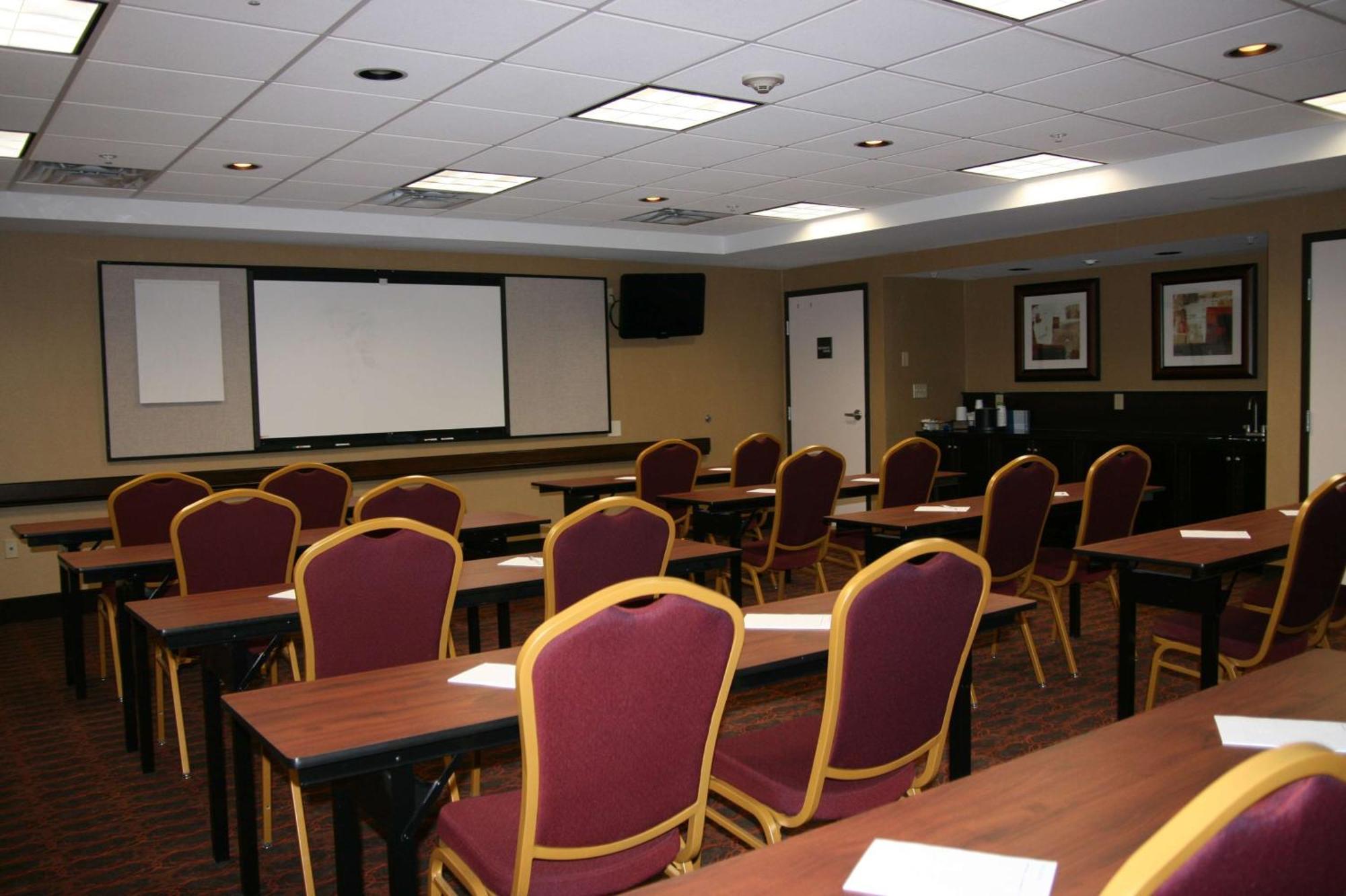 Hampton Inn And Suites Peru Extérieur photo