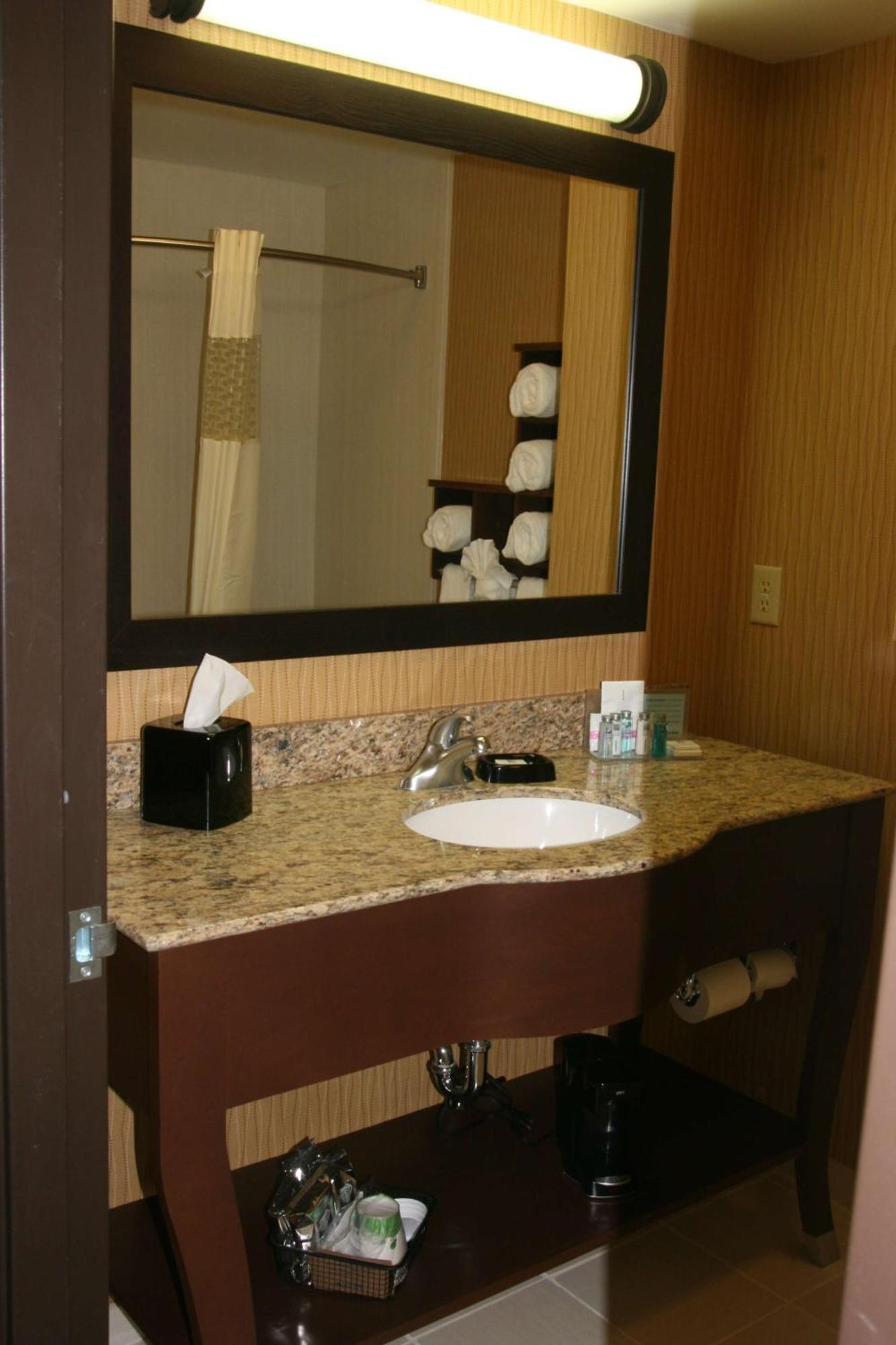 Hampton Inn And Suites Peru Extérieur photo